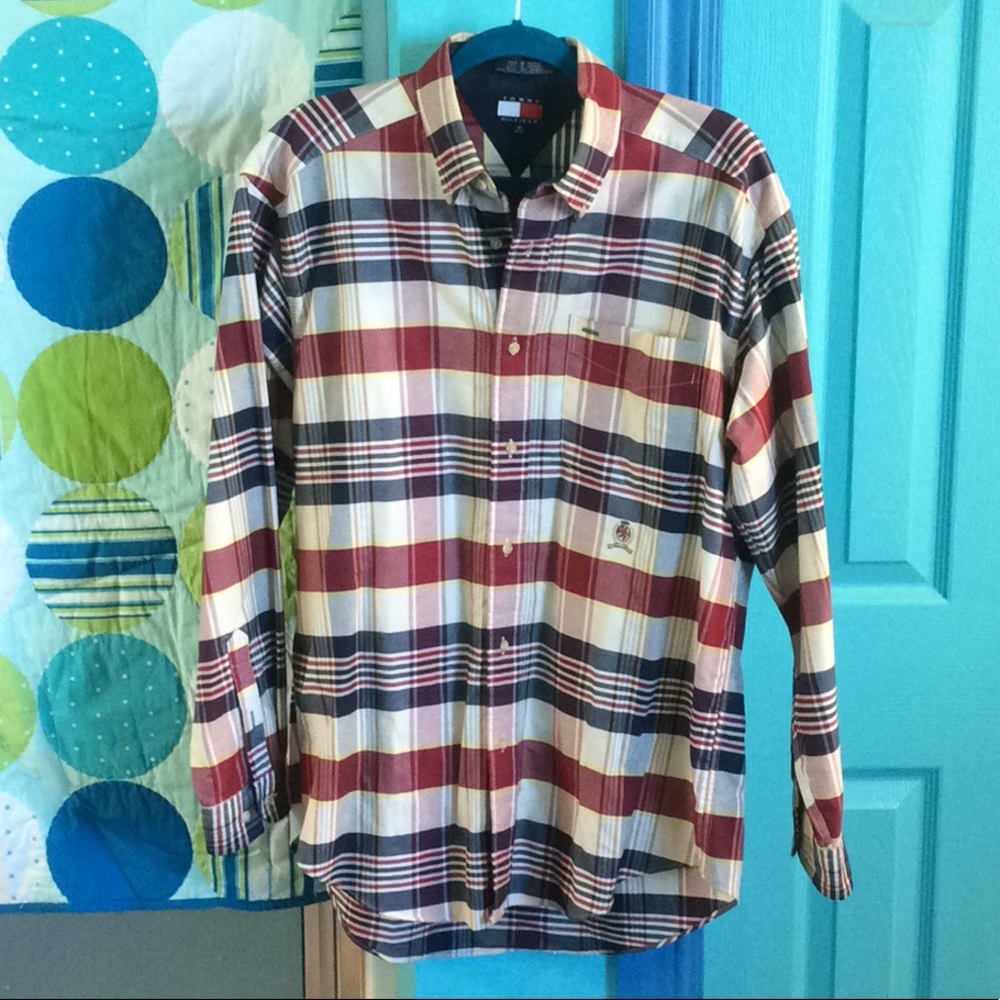 TOMMY HILFIGER MEN'S BUTTON DOWN SHIRT SIZE MEDIUM